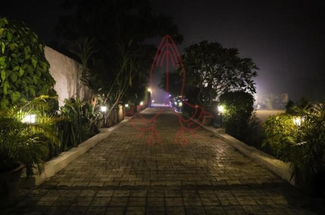 Luxury Farmhouse In Chhatarpur With Pool New Delhi Exterior foto