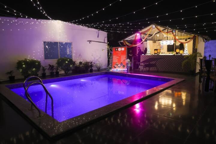 Luxury Farmhouse In Chhatarpur With Pool New Delhi Exterior foto